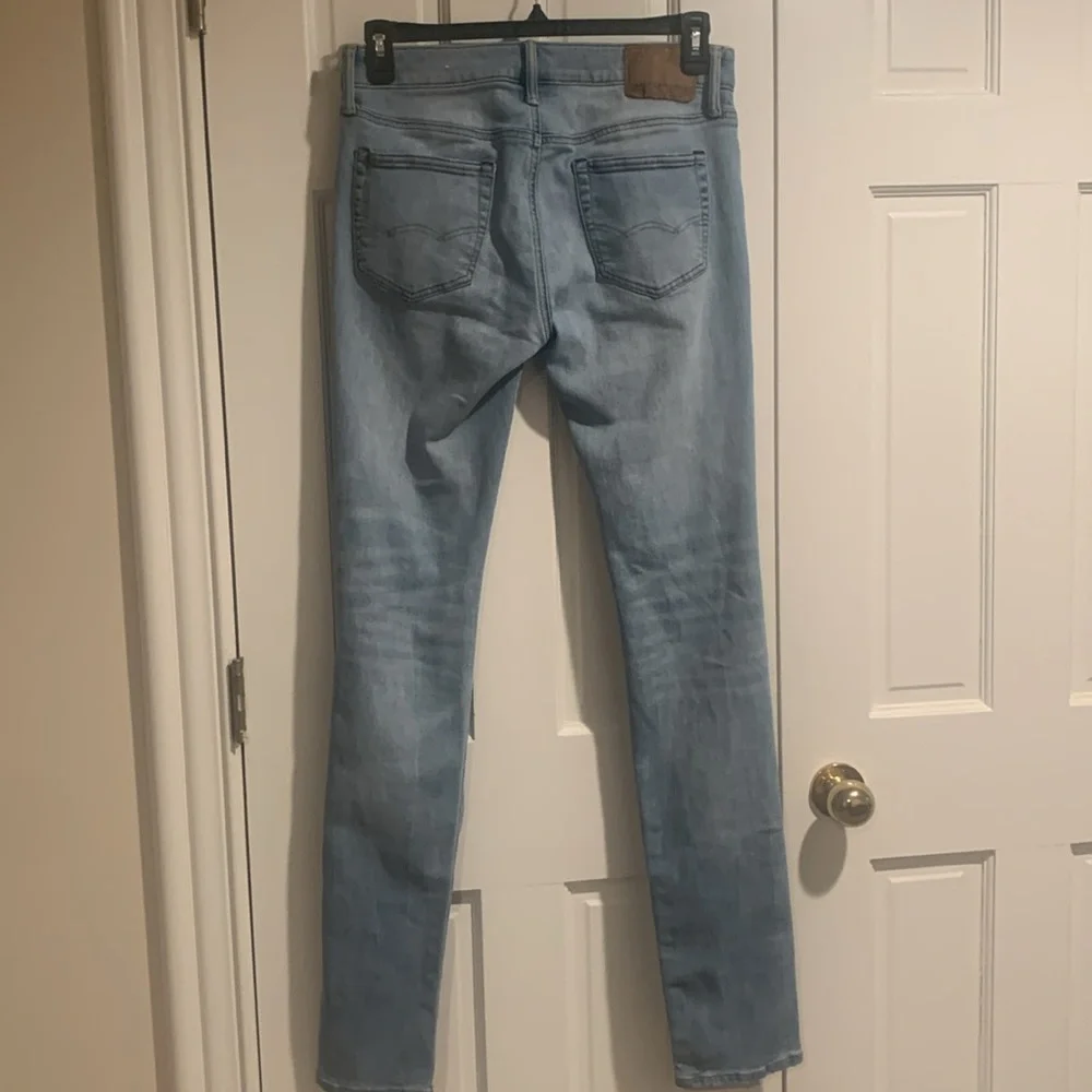 Men’s Distressed American Eagle Jeans